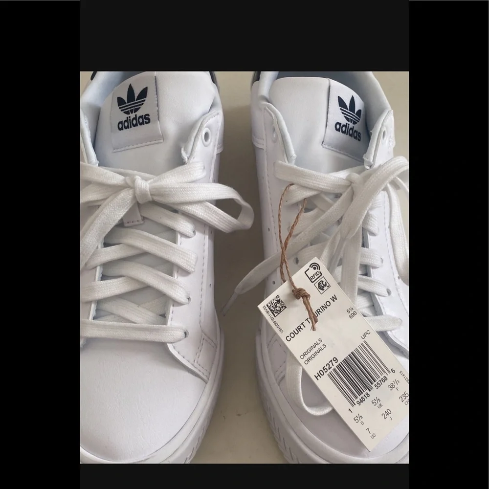 Adidas Court Torino Size 7 - Picture 2 of 3